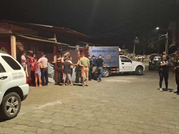 A un hombre de 18 años, identificado como Julián, lo asesinaron de cuatro disparos en el barrio La Dolorosa, cantón Santa Ana, provincia de Manabí.