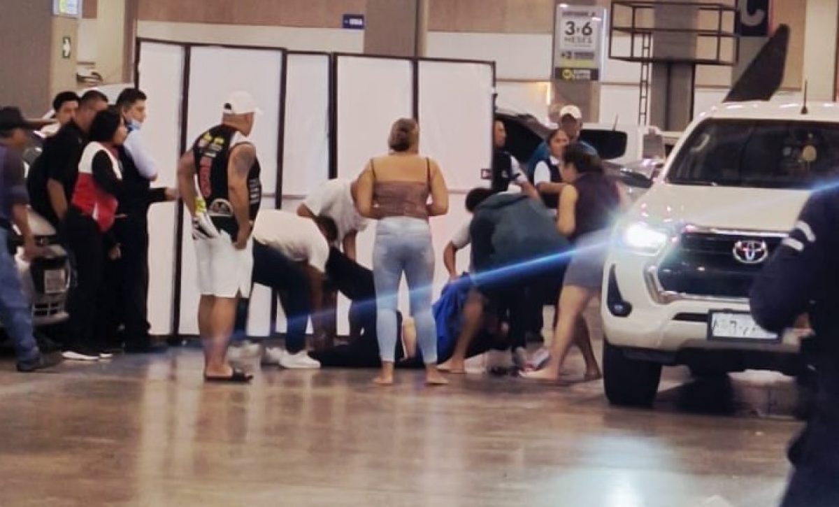 A un hombre lo acribillaron la noche de este martes 30 de diciembre en el parqueadero del centro comercial La Gran Piazza, de Machala, provincia de El Oro.