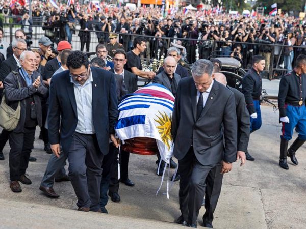 Abre la capilla ardiente de José Mujica en el Palacio Legislativo de Uruguay