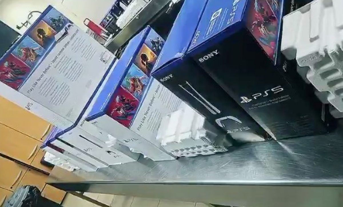 Aduana de Guayaquil incauta 27.000 dólares en dispostivos electrónicos, cerca de 50 PlayStation decomisadas
