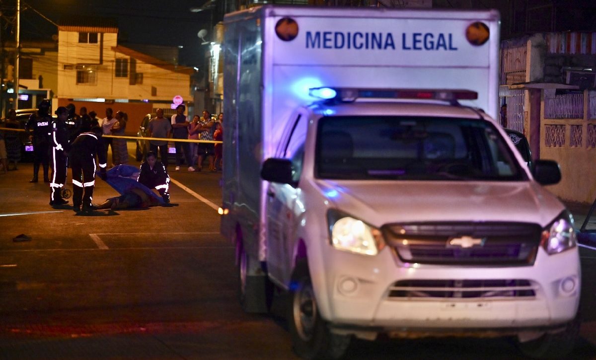 Agentes de la Policía descubrieron los cuerpos de cinco hombres asesinados con arma de fuego en una vivienda de la parroquia Ricaurte,