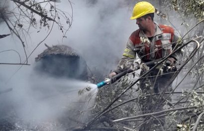 Al menos 3 mil personas, en su mayoría turistas, han sido evacuadas en los últimos tres días debido a los incendios forestales que afectan la región de la Patagonia argentina.
