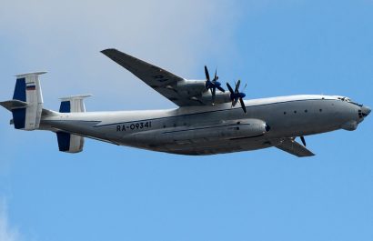 Al menos siete personas murieron este martes 9 de diciembre de 2025 cuando un avión de transporte militar ruso An-22 se estrelló en la región de Ivánovo.