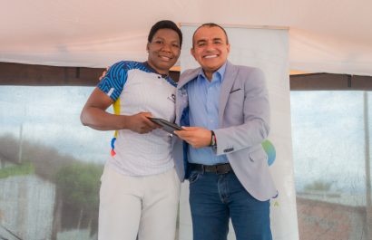 Alcalde de Portoviejo, Javier Pincay, abraza el triunfo histórico de Génesis Reasco en el Mundial de Lucha en Croacia