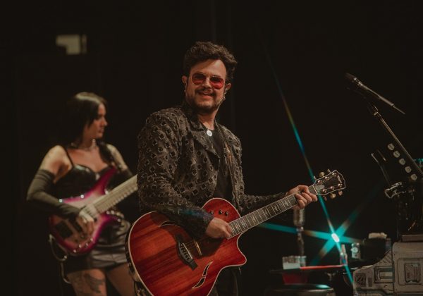 Aleks Syntek se habría internado en rehabilitación tras escándalo por supuesta infidelidad