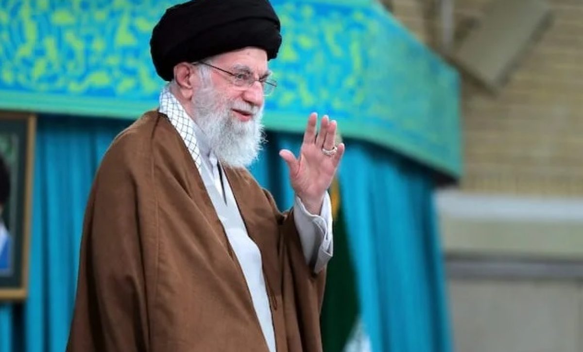 Ali Khamenei, líder supremo de Irán, ha diseñado un plan de evacuación desde su país, hacia Moscú, capital rusa.