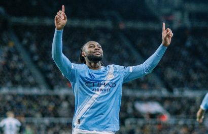 Antoine Semenyo celebra su segundo gol con Manchester City.