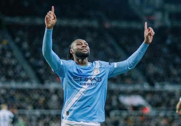 Antoine Semenyo celebra su segundo gol con Manchester City.