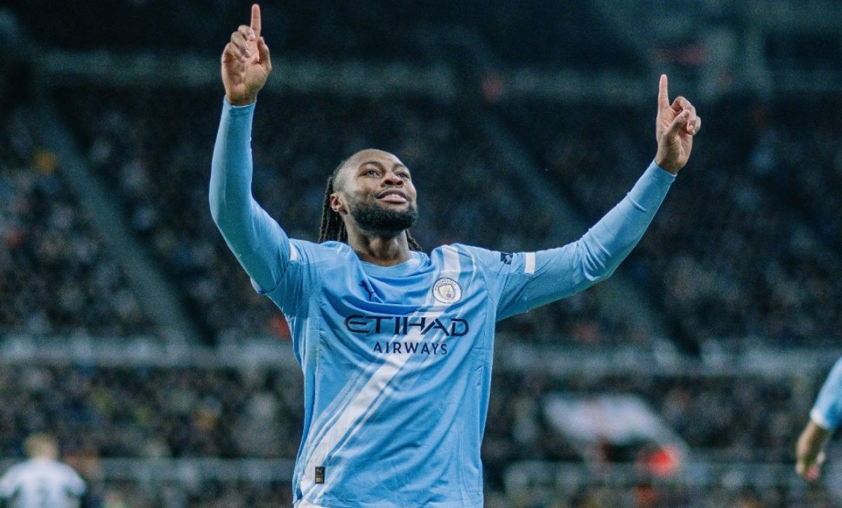 Antoine Semenyo celebra su segundo gol con Manchester City.
