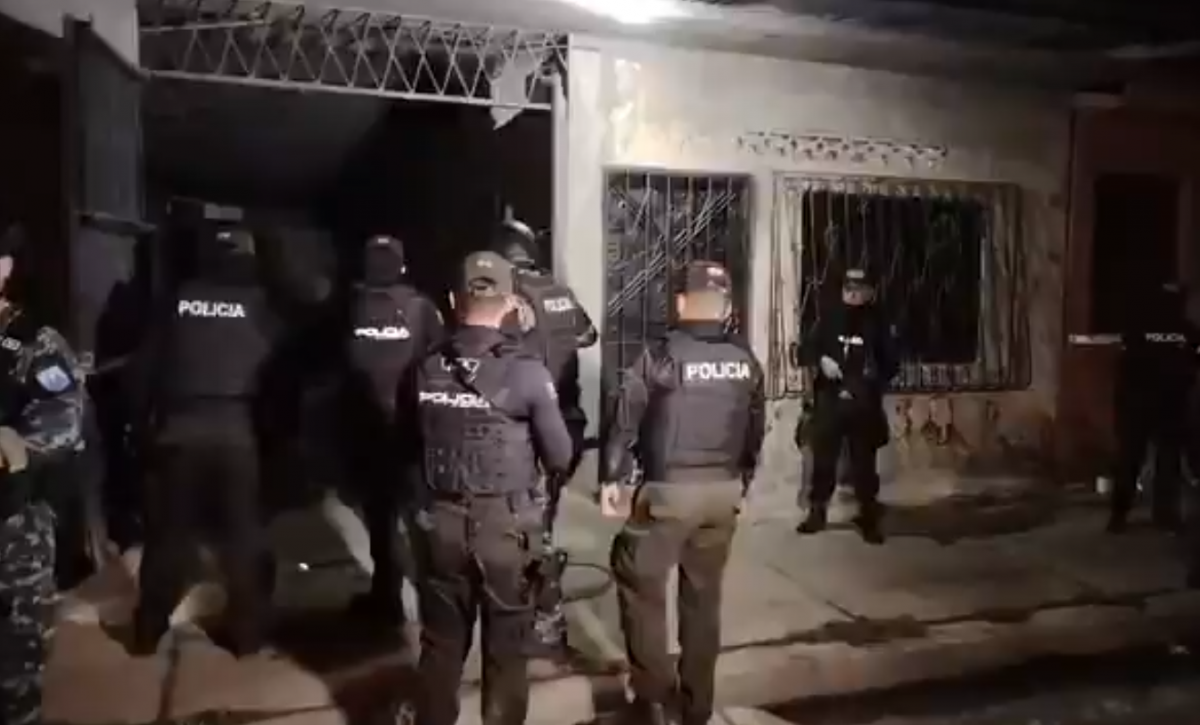 Apolo 1.0 impacta estructuras criminales con 36 arrestos y recuperación de vehículos robados en el Guayas