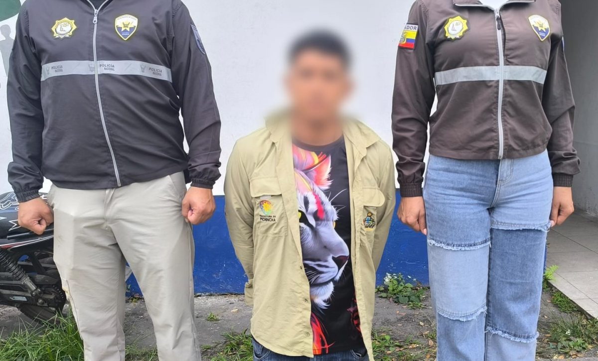 Aprehenden a ciudadano por vehículo robado en la cooperativa Santa Martha de Santo Domingo