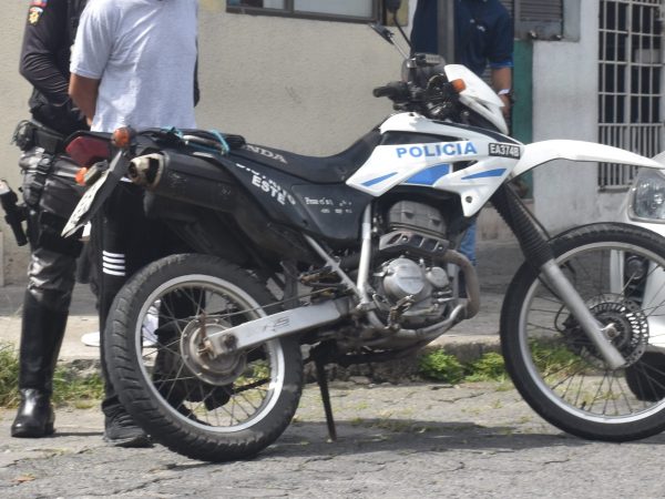 Aprehenden a un hombre por agresión física a su conviviente en Santo Domingo