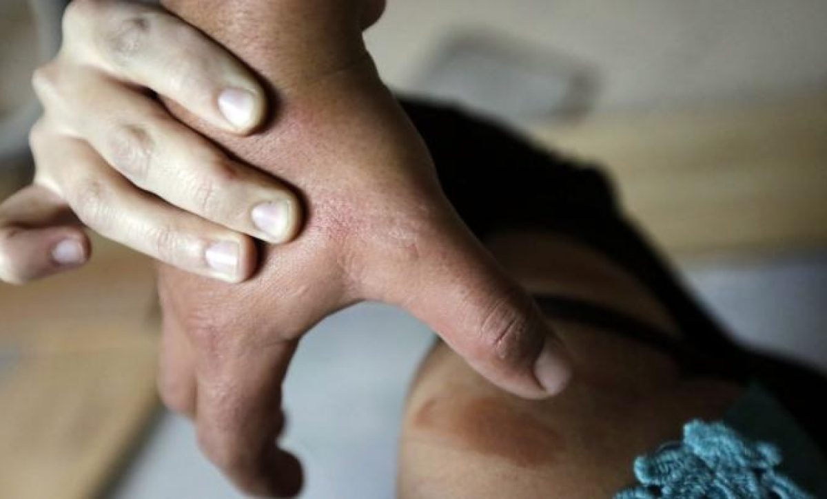 Aprehendido por presunta agresión a su conviviente embarazada en Santo Domingo