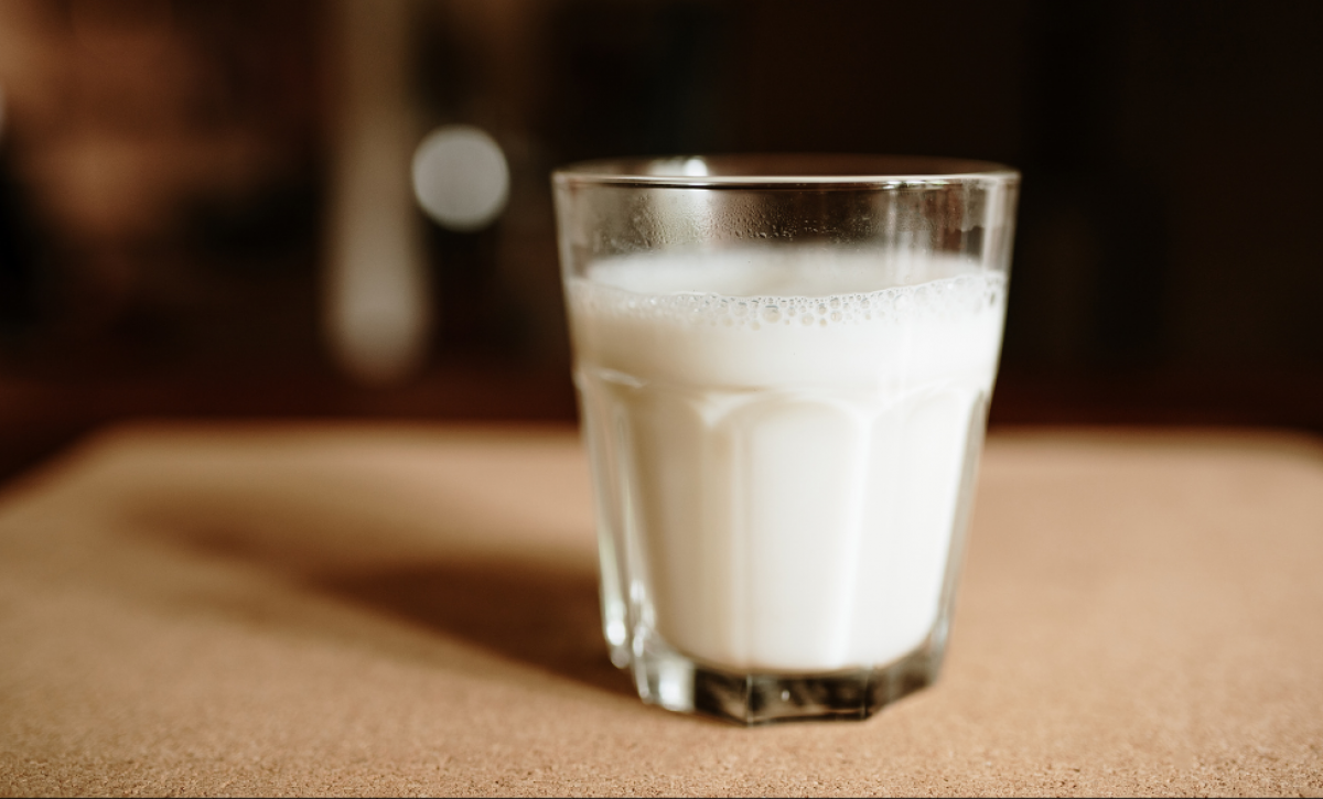 Arcsa alerta sobre incumplimientos sanitarios en lotes de tres marcas de leche Producto ha sido adulterado