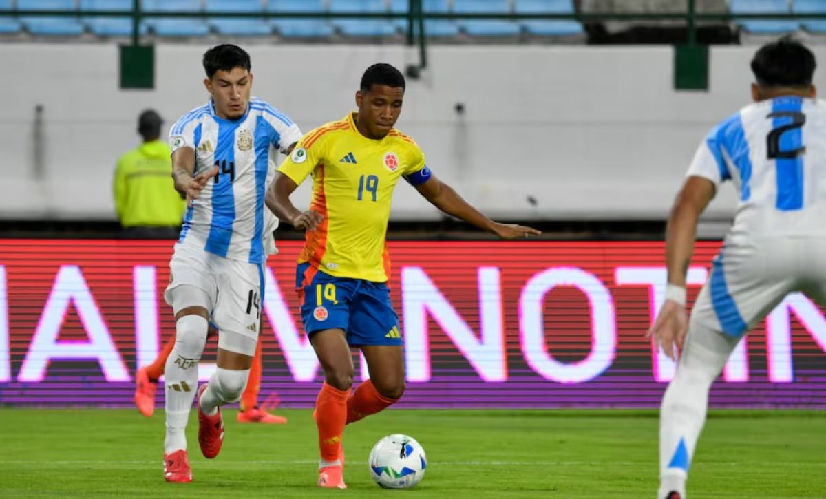 Argentina y Colombia se miden hoy (18h00) en una de las semifinales del Mundial Sub-20.