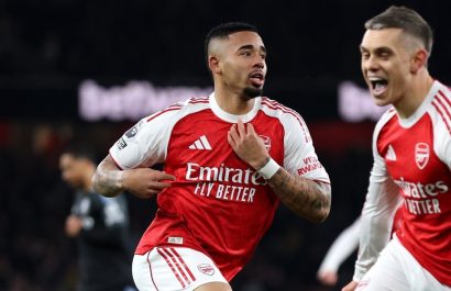 Arsenal con Hincapié golea 4-1 a Aston Villa y consolida el liderato en la Premier League