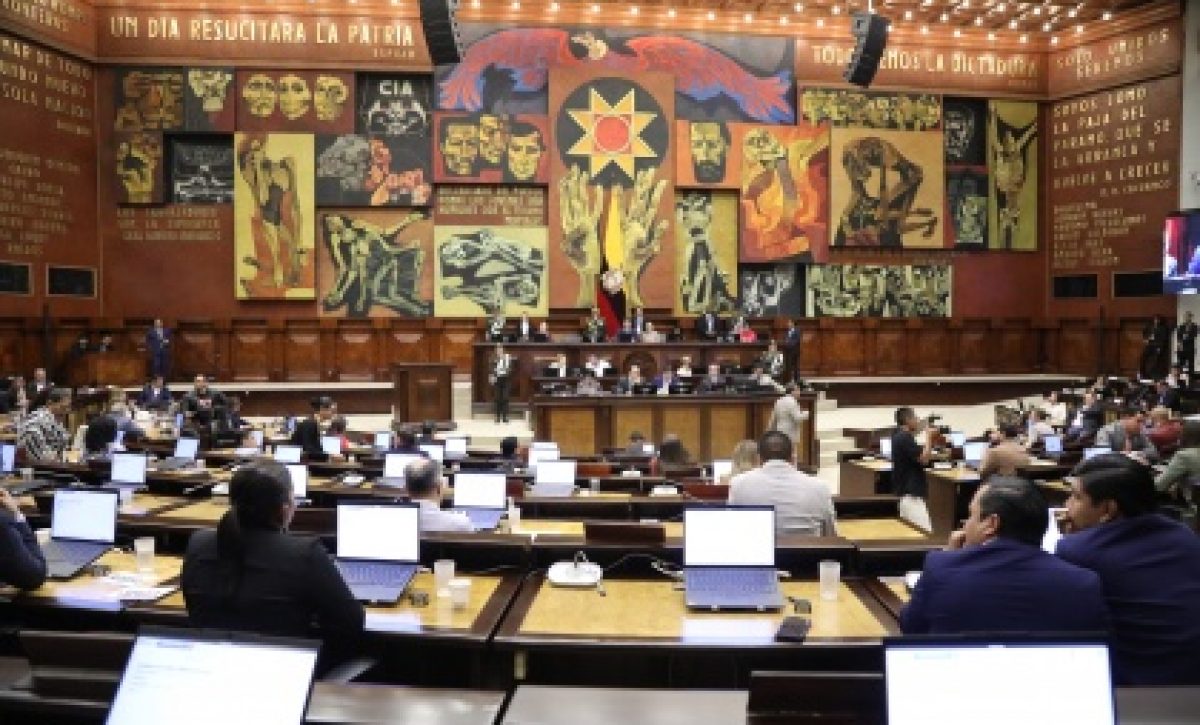 La convocatoria a la sesión de este viernes, la realizó el presidente de la asamblea, Niels Olsen.