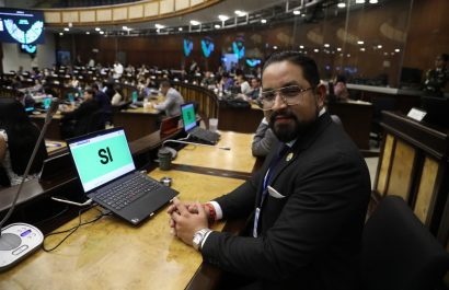 Asambleísta Sergio Peña defiende la ley para fortalecer el IESS y BIESS; afirma que "no privatiza, busca rentabilidad y sostenibilidad”