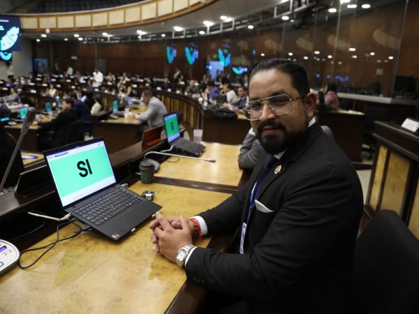 Asambleísta Sergio Peña defiende la ley para fortalecer el IESS y BIESS; afirma que "no privatiza, busca rentabilidad y sostenibilidad”