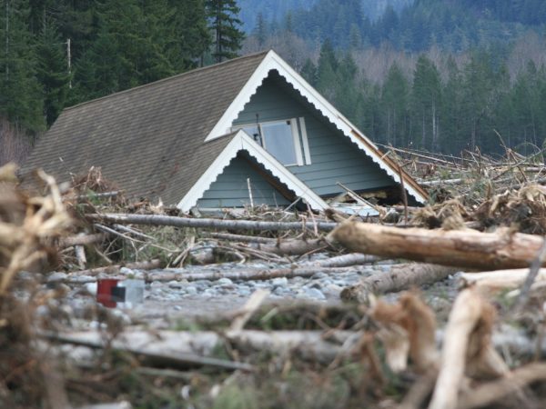 Ascienden a más de 390 los muertos por las lluvias monzónicas en Pakistán e India