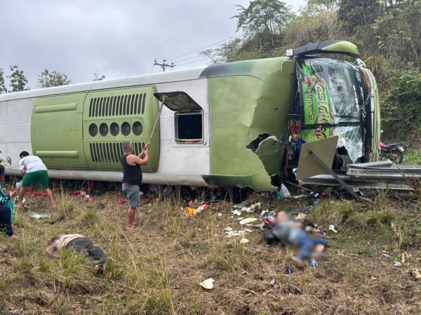 Así fue el accidente del bus de la cooperativa Santo Domingo en la vía Zapallo-Convento