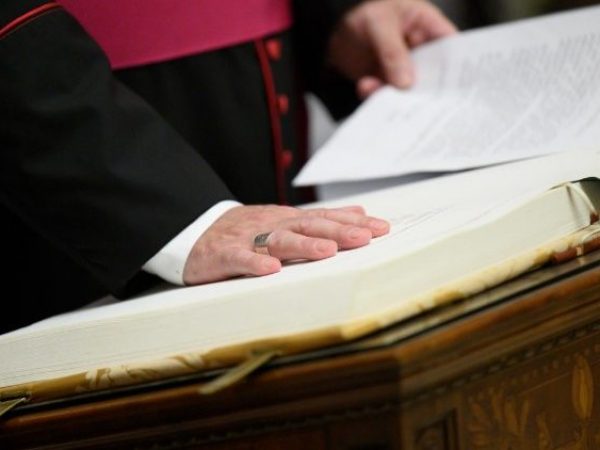 Así juraron secreto los encargados del cónclave 2025 en el Vaticano