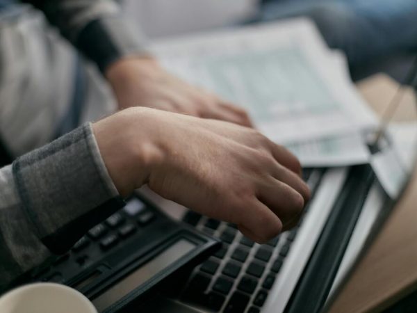 Atención SRI actualiza reglas para anular facturas electrónicas