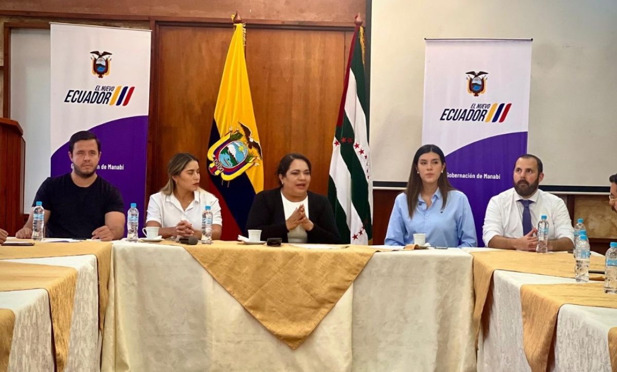 Autoridades de varias entidades del Gobierno y legisladores se unen para promover proyectos a favor del desarrollo de Manabí. (Cortesía).