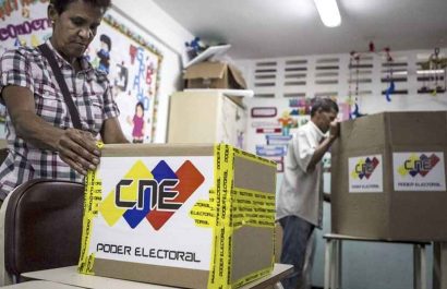 Autoridades electorales anuncian elecciones municipales en plena controversia política.