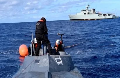 Autoridades portuguesas detuvieron a dos ecuatorianos, un venezolano y un colombiano dentro de un narcosubmarino, donde transportaban 1,7 toneladas de droga.