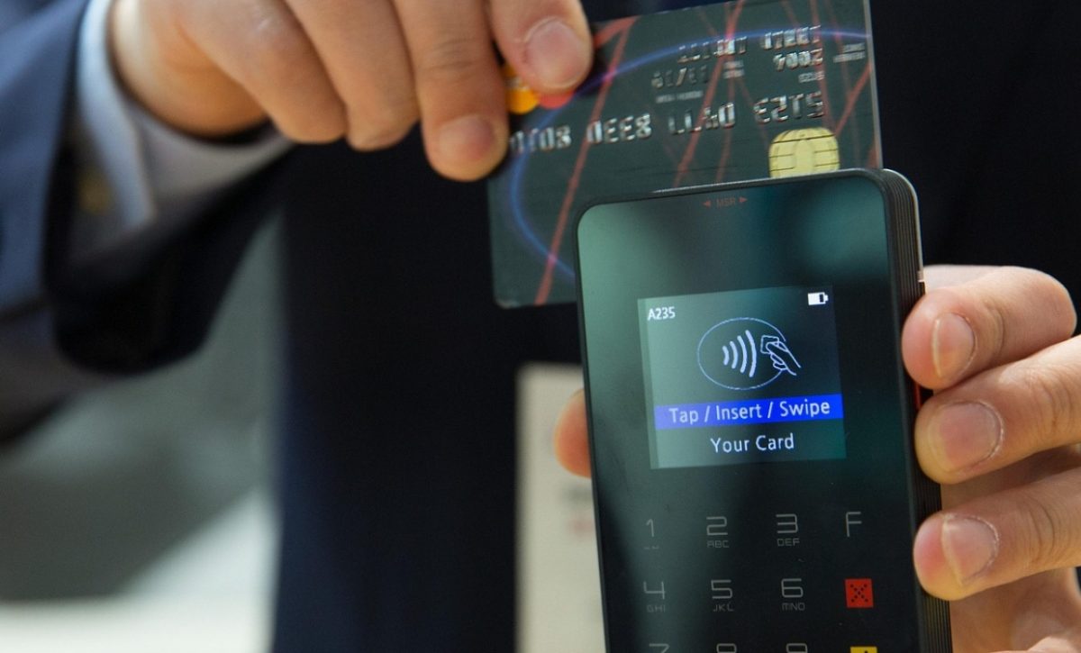 Bancos digitales como Chime, SoFi o MyBambu ofrecen opciones accesibles para ecuatorianos sin Seguro Social, con cuentas que pueden abrirse en línea.