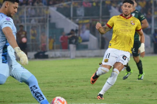 Barcelona se impone ante Orense en Machala y se aferra al cupo de la Copa Libertadores . (API)