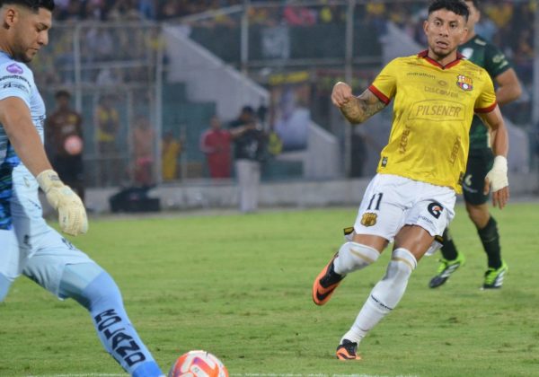 Barcelona se impone ante Orense en Machala y se aferra al cupo de la Copa Libertadores . (API)