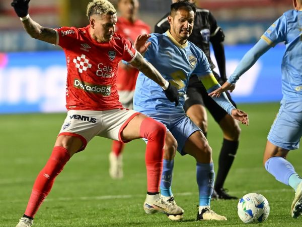 Bolívar derrota 2-0 a Cienciano con Carlos Garcés en octavos de final