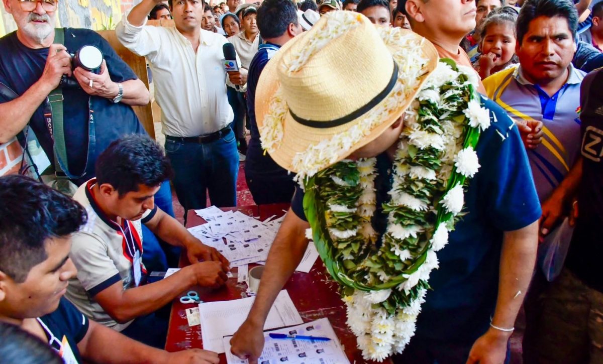 Bolivia: El candidato a la presidencia Andrónico Rodríguez, fue agredido con piedras luego de votar