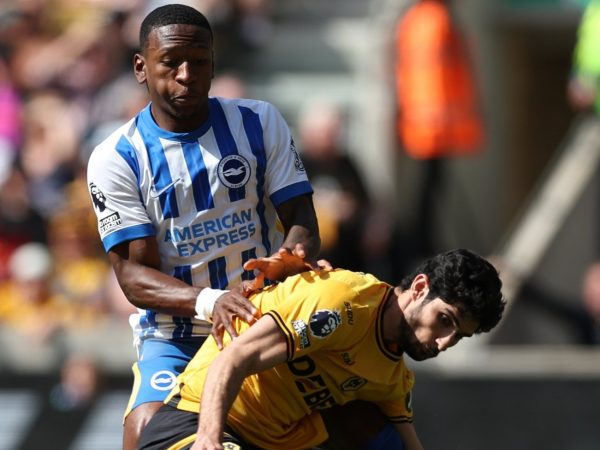 Brighton derrotó al Wolves con Pervis Estupiñán todo el partido y con buen rendimiento