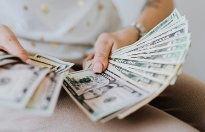 CAF, Banco Internacional, PYMEs, Mujeres Emprendedoras, Ecuador, Financiamiento Verde, Sostenibilidad Ambiental, Inclusión de Género