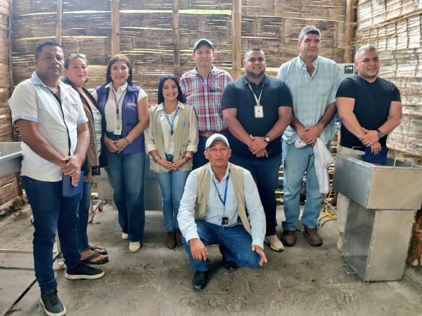 Representantes de la asociación, de la FAO y del Ministerio de Agricultura y Ganadería.