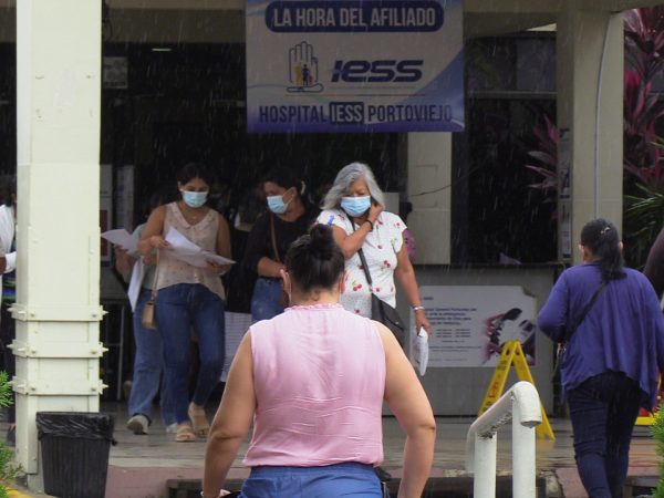 El tiempo de atención
para citas de primera vez se mantendrá, según el memorando del IESS.