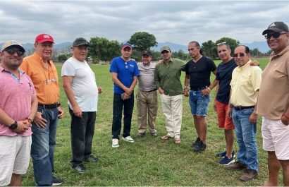 Varios de los miembros del Colegio de Abogados de Manabí, en el complejo.