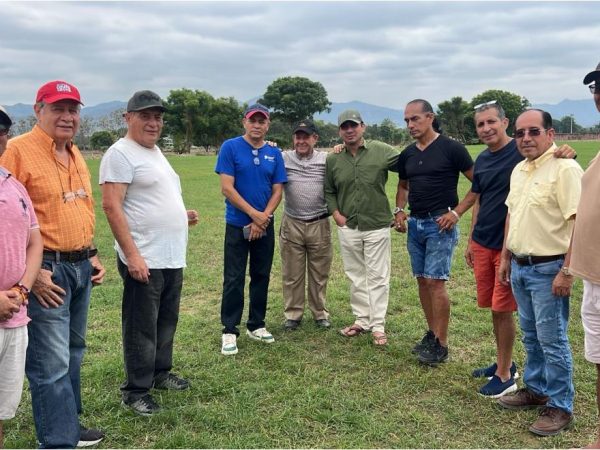 Varios de los miembros del Colegio de Abogados de Manabí, en el complejo.