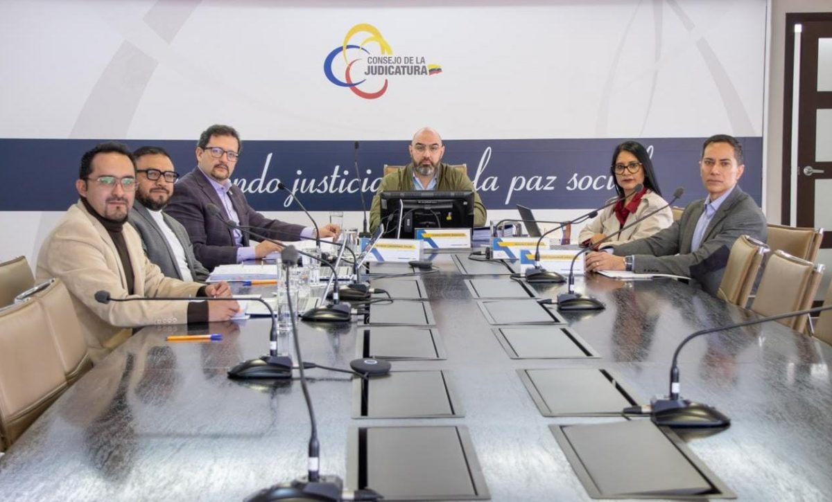 Las autoridades del Pleno del Consejo de la Judicatura (CJ), destituyeron de su cargo al conjuez de la Corte Nacional de Justicia.