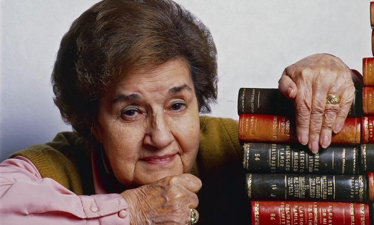 María del Socorro Tellado López, conocida mundialmente como Corín Tellado, fue "la gran dama de la novela romántica".