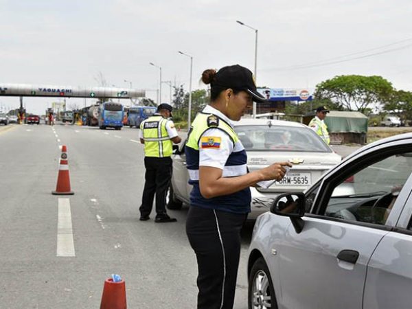 CTE intensifica inspecciones de buses para garantizar seguridad en feriado