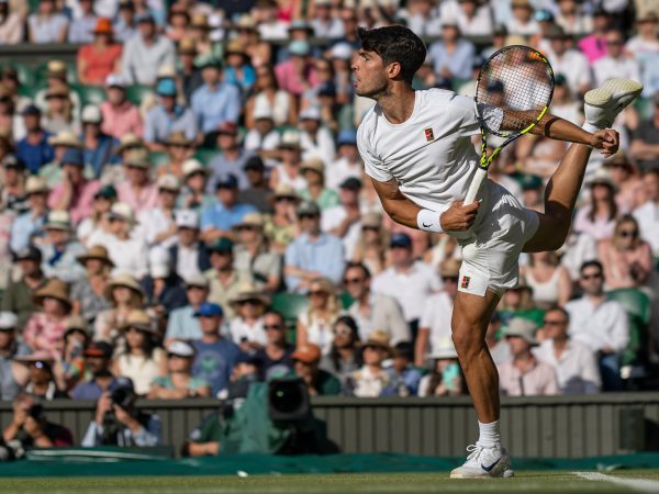 Carlos Alcaraz supera un duro reto ante Jan-Lennard Struff y avanza a octavos de Wimbledon