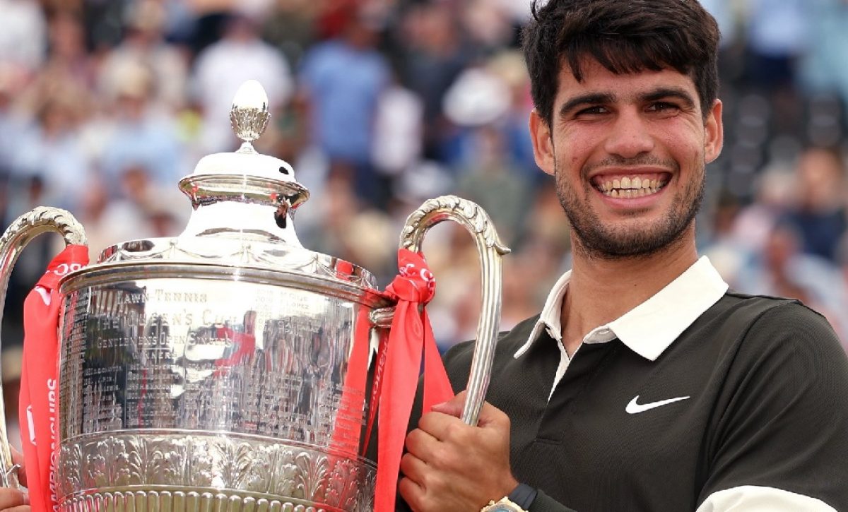 Carlos Alcaraz, tenista español de 22 años, se consolida por segundo año consecutivo como el tenista mejor pagado del mundo, según la revista Forbes.