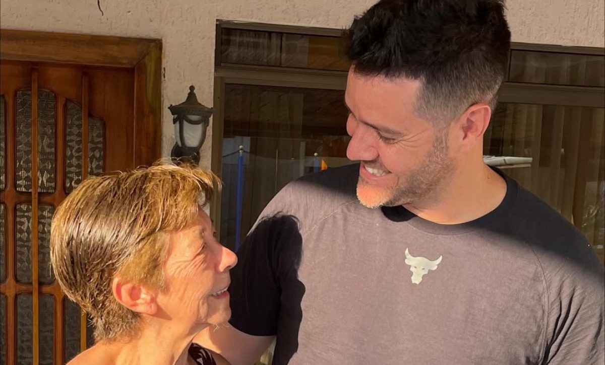 Carlos Luis Andrade confirma el fallecimiento de su madre y conmueve con un mensaje lleno de amor.