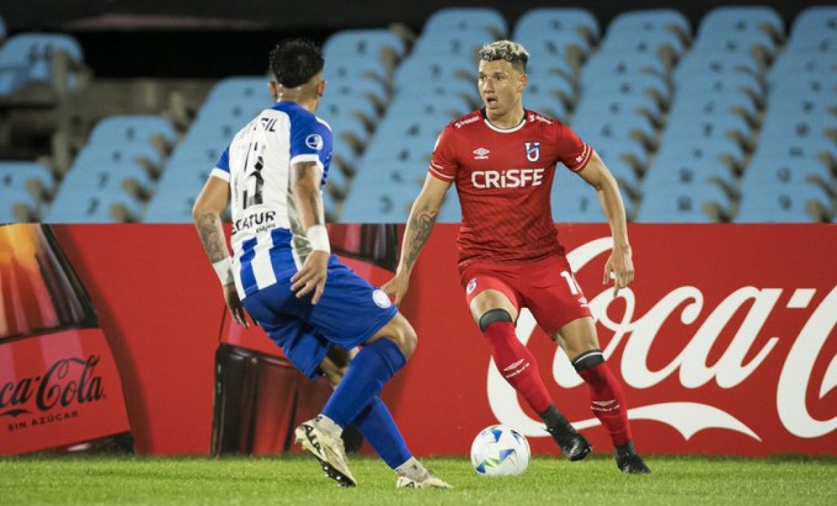 Católica derrota a Cerro Largo y está cerca de los octavos de final de la Copa Sudamericana