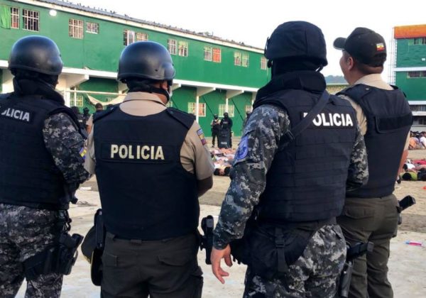 Más de 20 internos fallecidos se reportan en el Centro de Privación de Libertad Nº 1 de Machala, provincia de El Oro. (Referencial-Policía Nacional)
