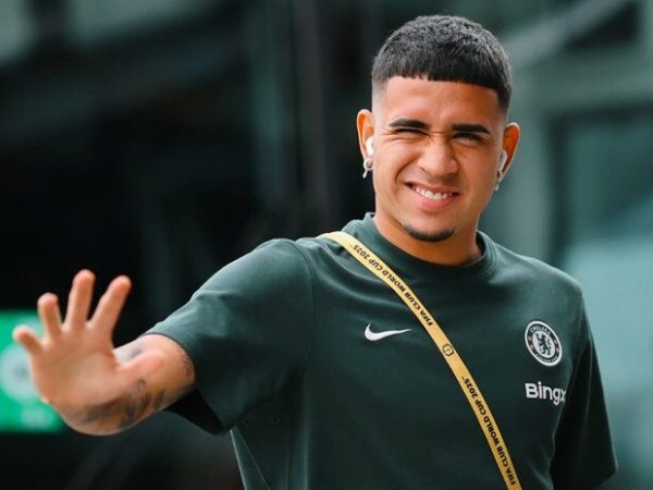 Chelsea cede a Kendry Páez al Estrasburgo para la temporada 2025-2026